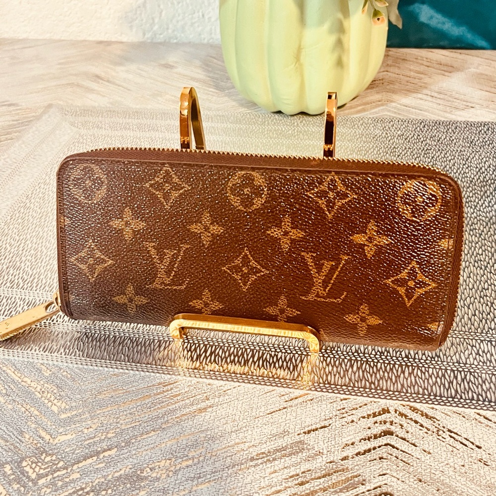 Louis Vuitton Monogram long zippy Wallet - Picture 4 of 15